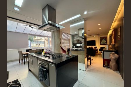 Apartamento à venda com 109m², 3 quartos e sem vaga Apartamento à venda com 109m², 3 quartos e sem vagaCozinha americana