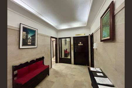 Apartamento à venda com 109m², 3 quartos e sem vaga Apartamento à venda com 109m², 3 quartos e sem vagaHall