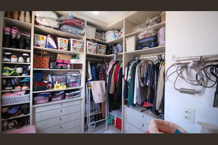 Apartamento à venda com 70m², 3 quartos e 1 vaga Apartamento à venda com 70m², 3 quartos e 1 vagaCloset