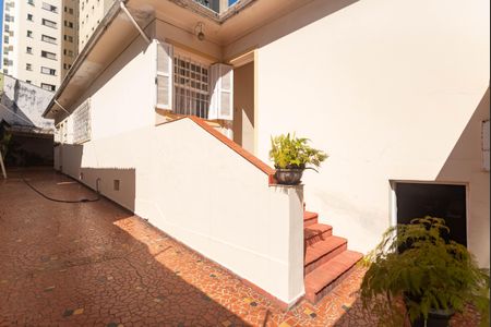 Casa à venda com 219m², 2 quartos e 5 vagas Casa à venda com 219m², 2 quartos e 5 vagasFachada
