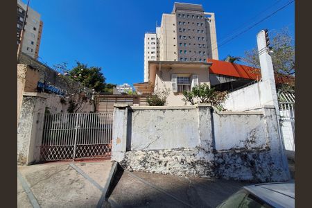 Casa à venda com 219m², 2 quartos e 5 vagas Casa à venda com 219m², 2 quartos e 5 vagasFachada
