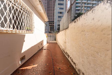 Casa à venda com 219m², 2 quartos e 5 vagas Casa à venda com 219m², 2 quartos e 5 vagasGaragem