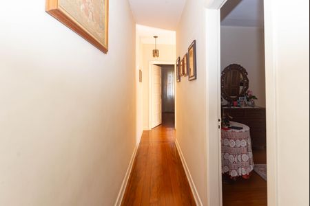 Casa à venda com 219m², 2 quartos e 5 vagas Casa à venda com 219m², 2 quartos e 5 vagasCorredor