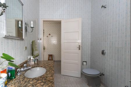 Casa à venda com 219m², 2 quartos e 5 vagas Casa à venda com 219m², 2 quartos e 5 vagasBanheiro Social