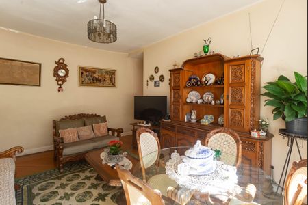 Casa à venda com 219m², 2 quartos e 5 vagas Casa à venda com 219m², 2 quartos e 5 vagasSala