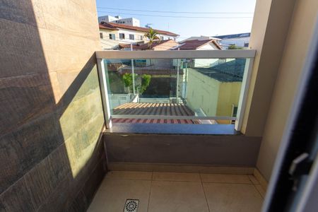 Casa à venda com 130m², 3 quartos e 3 vagas Casa à venda com 130m², 3 quartos e 3 vagasVaranda