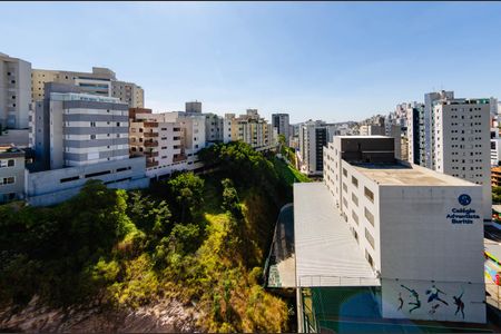 Apartamento para alugar com 108m², 3 quartos e 3 vagasVista