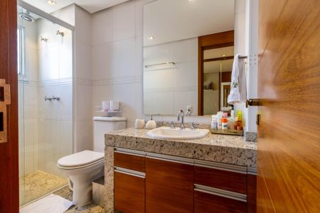 Apartamento à venda com 131m², 3 quartos e 3 vagas Apartamento à venda com 131m², 3 quartos e 3 vagasBanheiro 2