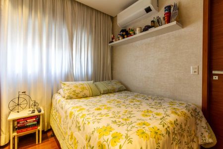 Apartamento à venda com 131m², 3 quartos e 3 vagas Apartamento à venda com 131m², 3 quartos e 3 vagasQuarto 2