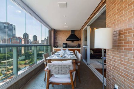 Apartamento à venda com 131m², 3 quartos e 3 vagas Apartamento à venda com 131m², 3 quartos e 3 vagasVaranda Sala/Cozinha