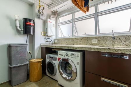 Apartamento à venda com 131m², 3 quartos e 3 vagas Apartamento à venda com 131m², 3 quartos e 3 vagasÁrea de Serviço