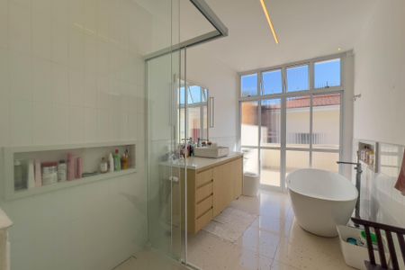 Casa para alugar com 300m², 4 quartos e 2 vagas Casa para alugar com 300m², 4 quartos e 2 vagasBanheiro do quarto 1