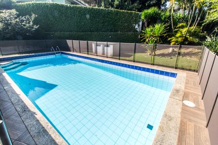 Casa de condomínio à venda com 444m², 3 quartos e 6 vagas Casa de condomínio à venda com 444m², 3 quartos e 6 vagasQuintal