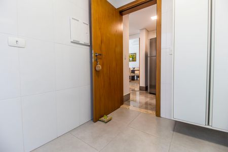 Casa de condomínio à venda com 444m², 3 quartos e 6 vagas Casa de condomínio à venda com 444m², 3 quartos e 6 vagasÁrea de Serviço