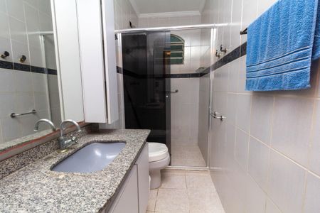 Casa à venda com 130m², 4 quartos e 2 vagas Casa à venda com 130m², 4 quartos e 2 vagasBanheiro Social