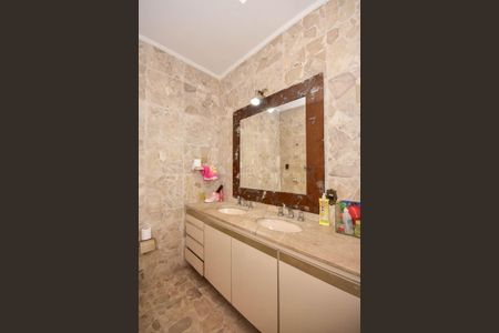 Casa à venda com 440m², 5 quartos e 2 vagasBanheiro Suíte 2