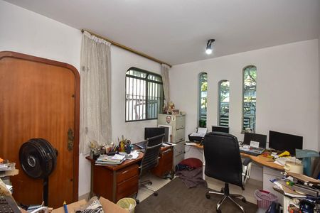 Casa à venda com 440m², 5 quartos e 2 vagasEscritório