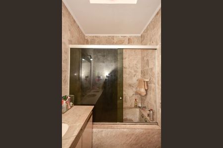 Casa à venda com 440m², 5 quartos e 2 vagasBanheiro Suíte 2