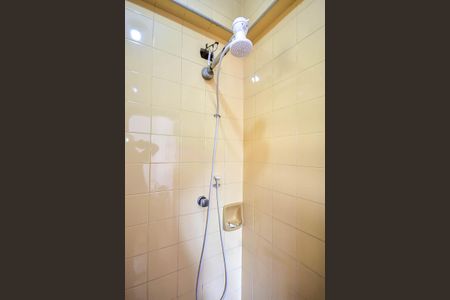 Casa à venda com 440m², 5 quartos e 2 vagasChuveiro do banheiro da Suíte 3