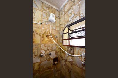 Casa à venda com 440m², 5 quartos e 2 vagasChuveiro do Banheiro