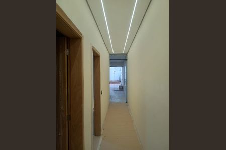 Corredor de casa à venda com 4 quartos, 250m² em Interlagos, São Paulo