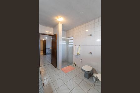 Casa à venda com 465m², 4 quartos e 3 vagas Casa à venda com 465m², 4 quartos e 3 vagasBanheiro da Suíte
