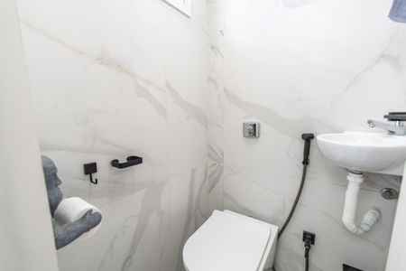 Apartamento à venda com 65m², 2 quartos e 1 vaga Apartamento à venda com 65m², 2 quartos e 1 vagaBanheiro de serviço