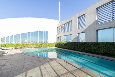 Studio à venda com 26m², 1 quarto e 1 vaga Studio à venda com 26m², 1 quarto e 1 vagaÁrea comum - Piscina