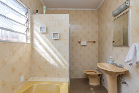 Casa à venda com 200m², 3 quartos e 2 vagasBanheiro casa 2