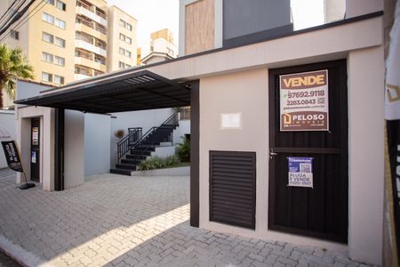 Casa à venda com 124m², 3 quartos e 2 vagas Casa à venda com 124m², 3 quartos e 2 vagasFachada