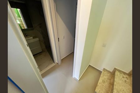 Casa de condomínio à venda com 124m², 3 quartos e 2 vagasEscada