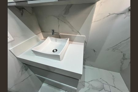 Casa de condomínio à venda com 124m², 3 quartos e 2 vagasBanheiro da Suíte