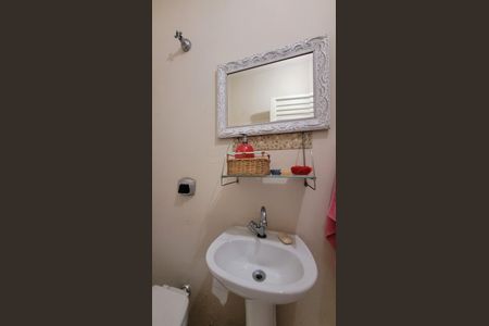 Casa de condomínio à venda com 276m², 4 quartos e 4 vagas Casa de condomínio à venda com 276m², 4 quartos e 4 vagasBanheiro de Serviço