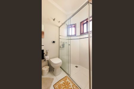 Casa de condomínio à venda com 276m², 4 quartos e 4 vagas Casa de condomínio à venda com 276m², 4 quartos e 4 vagasBanheiro da Suíte 2