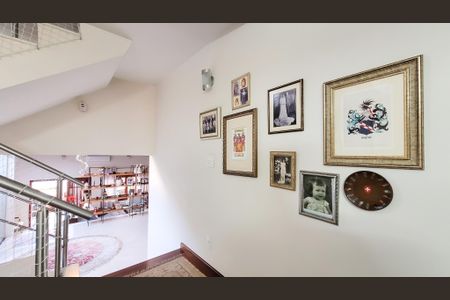 Casa de condomínio à venda com 276m², 4 quartos e 4 vagas Casa de condomínio à venda com 276m², 4 quartos e 4 vagasSala 1