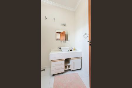 Casa de condomínio à venda com 276m², 4 quartos e 4 vagas Casa de condomínio à venda com 276m², 4 quartos e 4 vagasBanheiro da Suíte 1