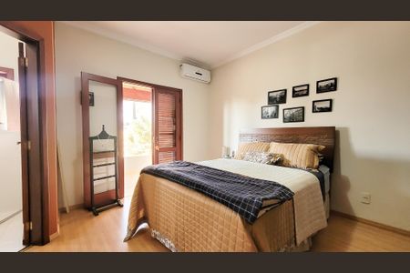 Casa de condomínio à venda com 276m², 4 quartos e 4 vagas Casa de condomínio à venda com 276m², 4 quartos e 4 vagasSuíte 2