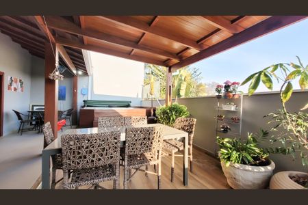 Casa de condomínio à venda com 276m², 4 quartos e 4 vagas Casa de condomínio à venda com 276m², 4 quartos e 4 vagasÁrea comum