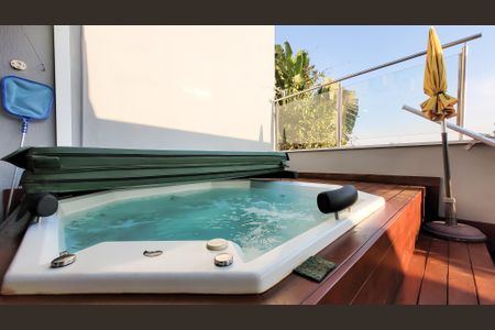 Casa de condomínio à venda com 276m², 4 quartos e 4 vagas Casa de condomínio à venda com 276m², 4 quartos e 4 vagasÁrea comum