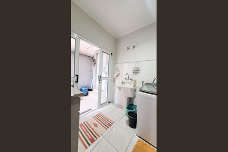 Casa de condomínio à venda com 276m², 4 quartos e 4 vagas Casa de condomínio à venda com 276m², 4 quartos e 4 vagasÁrea de Serviço