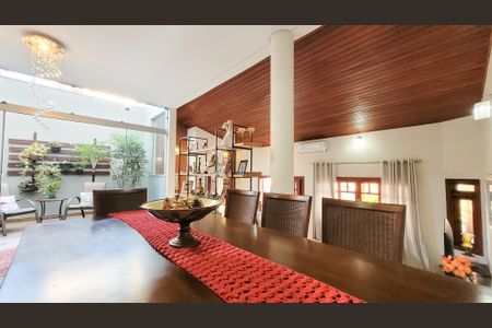 Casa de condomínio à venda com 276m², 4 quartos e 4 vagas Casa de condomínio à venda com 276m², 4 quartos e 4 vagasSala de Jantar