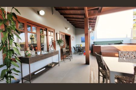 Casa de condomínio à venda com 276m², 4 quartos e 4 vagas Casa de condomínio à venda com 276m², 4 quartos e 4 vagasÁrea comum