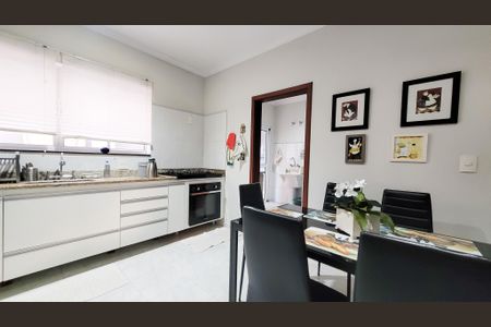 Casa de condomínio à venda com 276m², 4 quartos e 4 vagas Casa de condomínio à venda com 276m², 4 quartos e 4 vagasCozinha