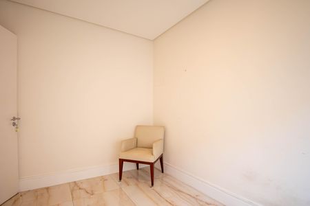 Casa à venda com 680m², 4 quartos e 6 vagas Casa à venda com 680m², 4 quartos e 6 vagasQuarto