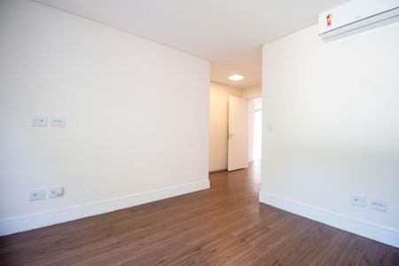 Casa à venda com 680m², 4 quartos e 6 vagas Casa à venda com 680m², 4 quartos e 6 vagasSuíte 2