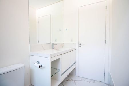 Casa à venda com 680m², 4 quartos e 6 vagas Casa à venda com 680m², 4 quartos e 6 vagasBanheiro Suíte 2