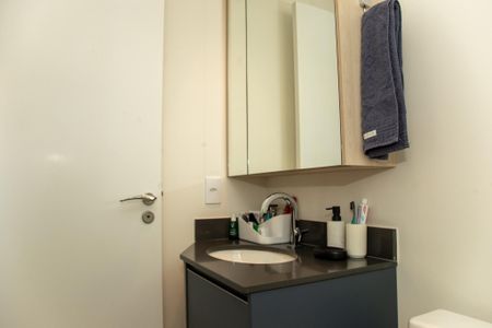 Apartamento à venda com 71m², 2 quartos e 1 vaga Apartamento à venda com 71m², 2 quartos e 1 vagaBanheiro da Suíte 2