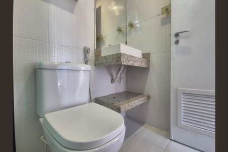 Apartamento à venda com 88m², 3 quartos e 2 vagas Apartamento à venda com 88m², 3 quartos e 2 vagasBanheiro social
