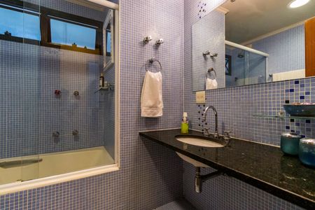 Apartamento à venda com 185m², 4 quartos e 3 vagas Apartamento à venda com 185m², 4 quartos e 3 vagasBanheiro Suíte