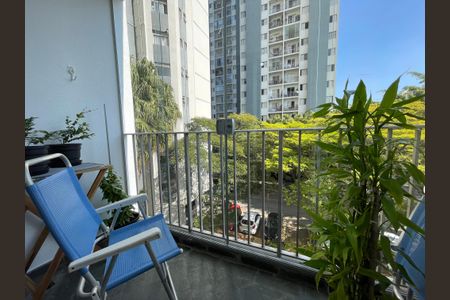 Apartamento à venda com 70m², 3 quartos e 2 vagas Apartamento à venda com 70m², 3 quartos e 2 vagasVaranda